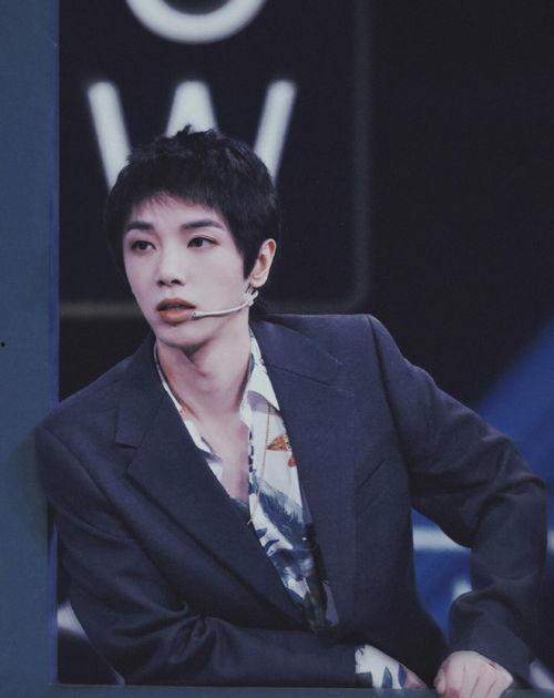 娱乐吃瓜男歌手,揭秘吃瓜男歌手的幕后故事  第3张